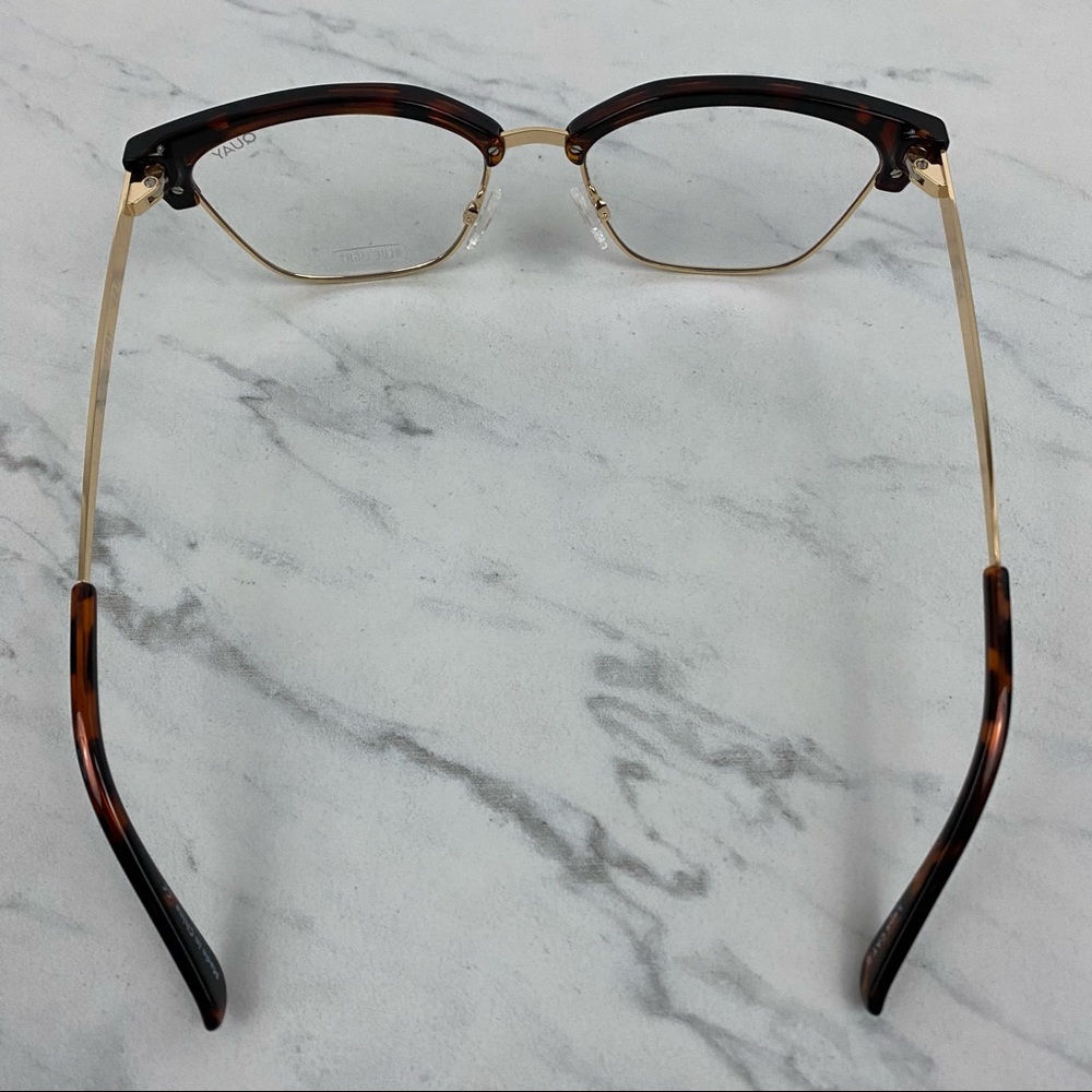 Quay Australia • Chemistry Blue Light Glasses - Picture 4 of 5